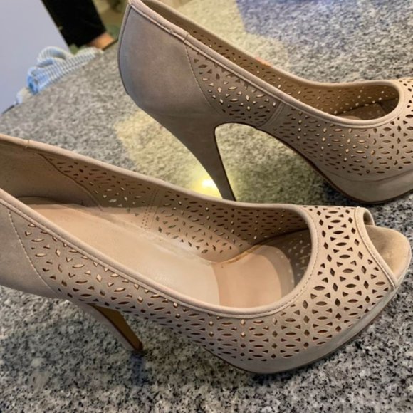 Nude Heels - Picture 2 of 2